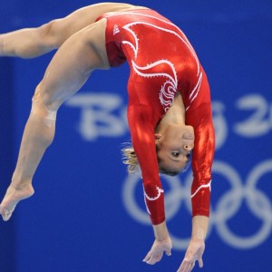 开云体育APP下载-英超决胜场，战术安排与数据对比揭示最终胜负关键，英超各项赛事连胜纪录